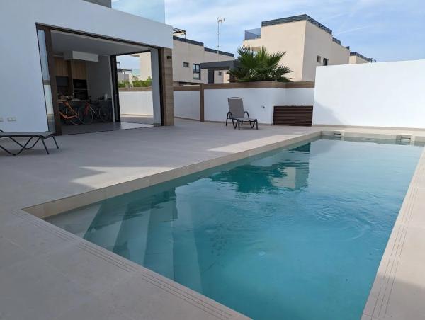 Casa independiente en calle Vicente Aleixandre, 55