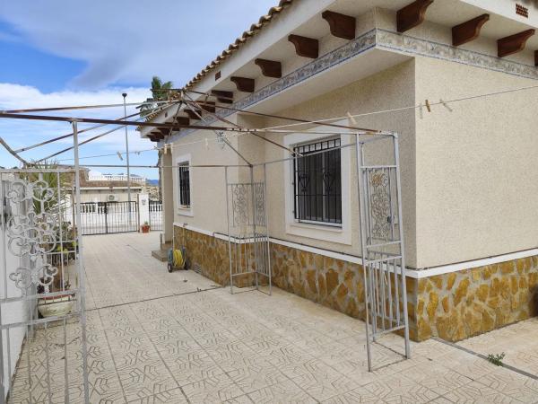 Casa independiente en calle Escocia