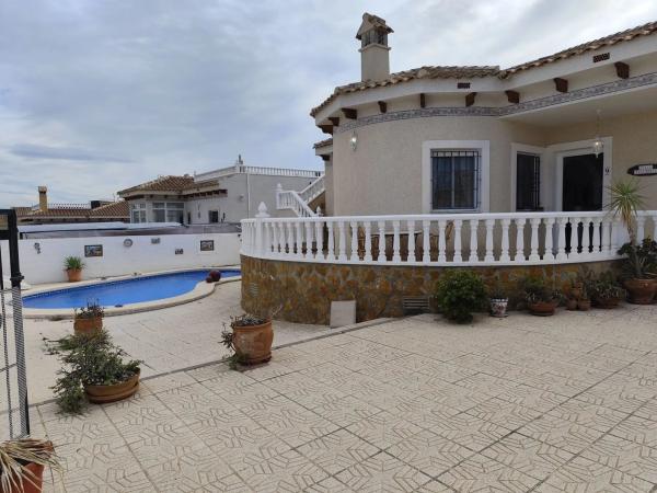 Casa independiente en calle Escocia