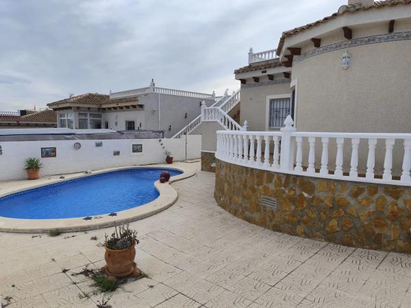 Casa independiente en calle Escocia