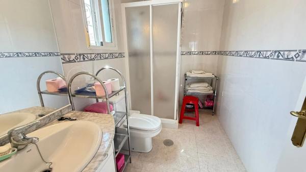 Casa independiente en calle Escocia