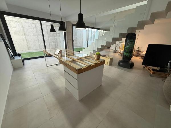 Casa independiente en calle Dinamarca