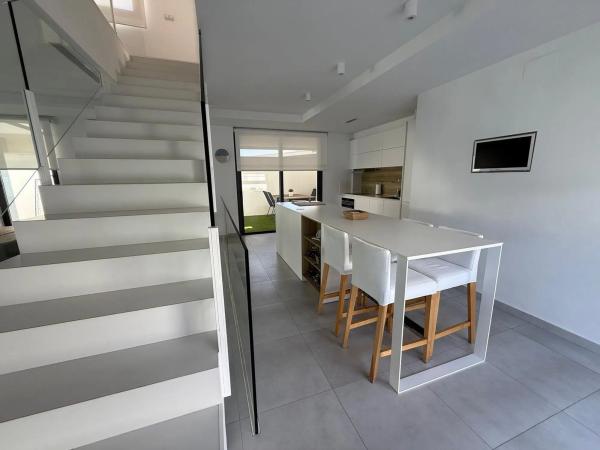 Casa independiente en calle Dinamarca