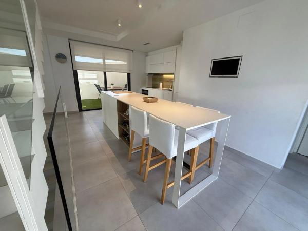 Casa independiente en calle Dinamarca