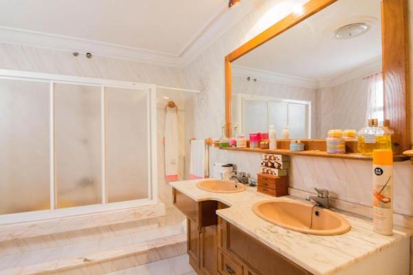 Casa independiente en calle Martín Miró