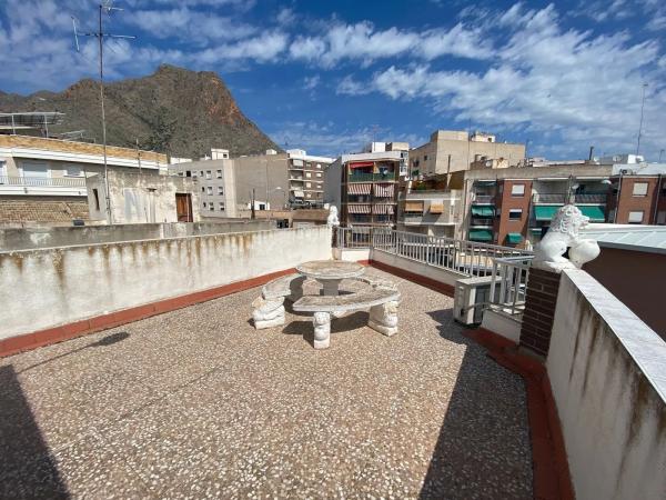 Casa independiente en calle Santa Ana