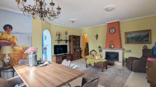 Casa independiente en camino de la Torre los Pavos