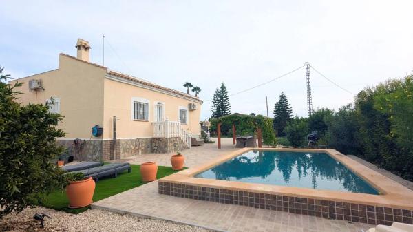 Casa independiente en camino de la Torre los Pavos