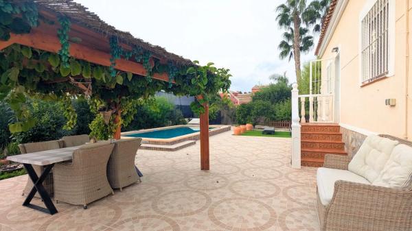 Casa independiente en camino de la Torre los Pavos