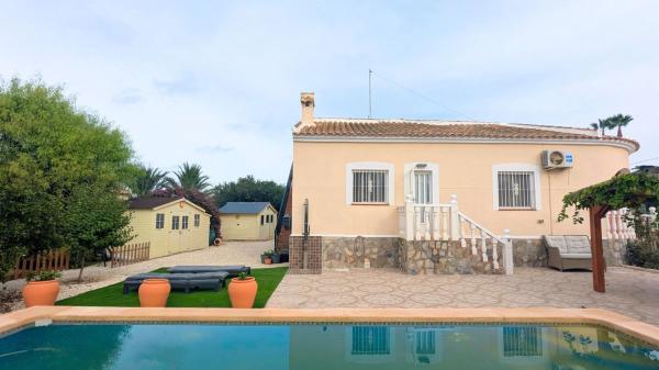 Casa independiente en camino de la Torre los Pavos