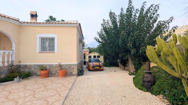 Casa independiente en camino de la Torre los Pavos