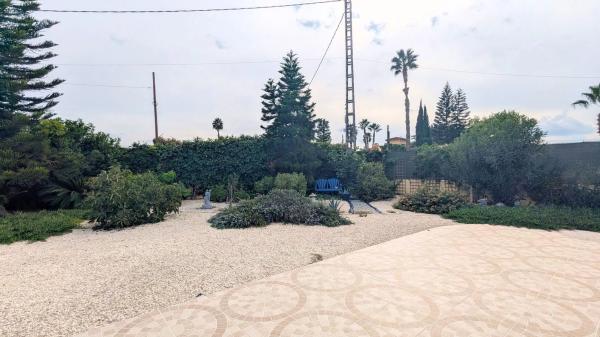 Casa independiente en camino de la Torre los Pavos