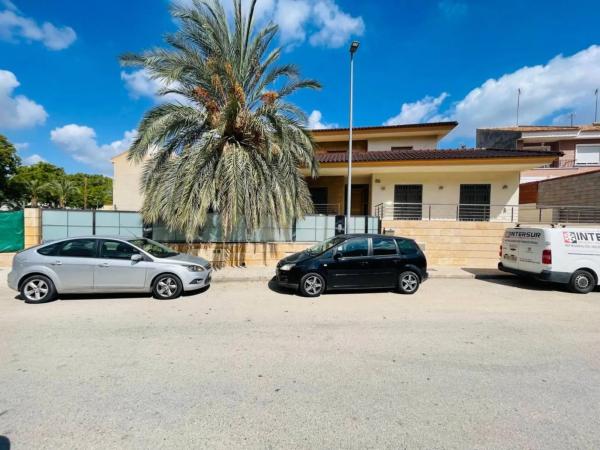 Casa independiente en calle San Isidro