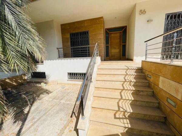 Casa independiente en calle San Isidro