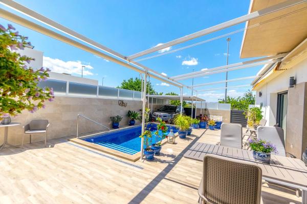 Casa independiente en calle Maestro Serrano