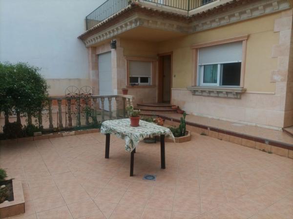 Casa independiente en calle José Cartagena