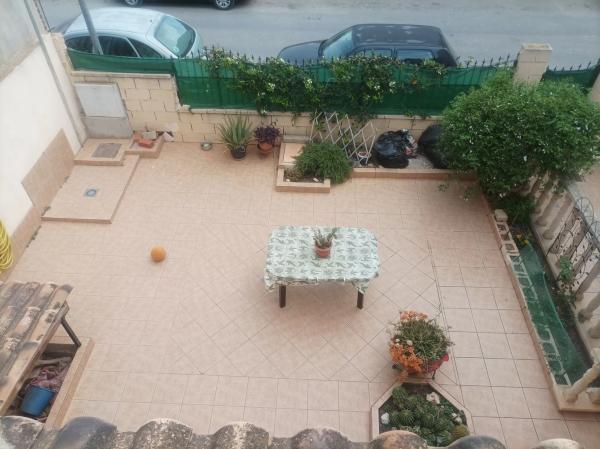 Casa independiente en calle José Cartagena