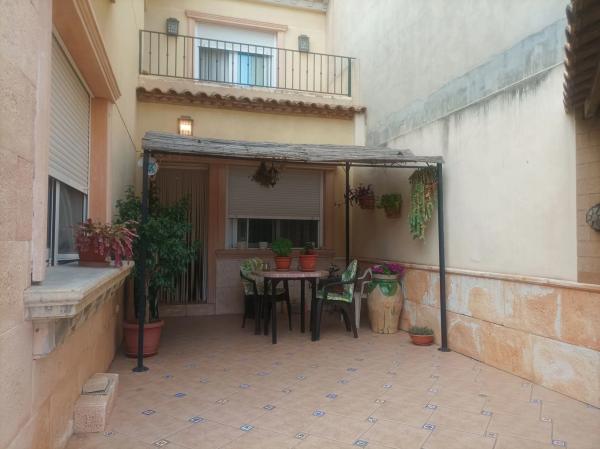 Casa independiente en calle José Cartagena