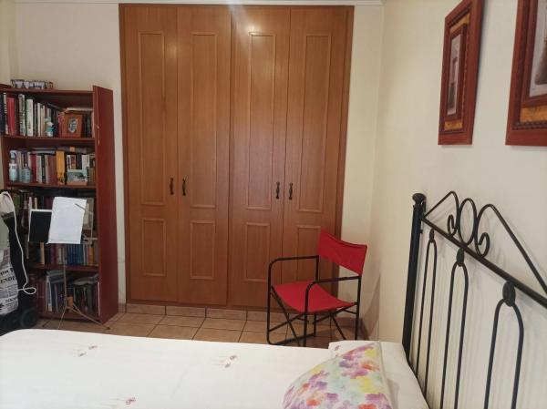 Casa independiente en calle José Cartagena