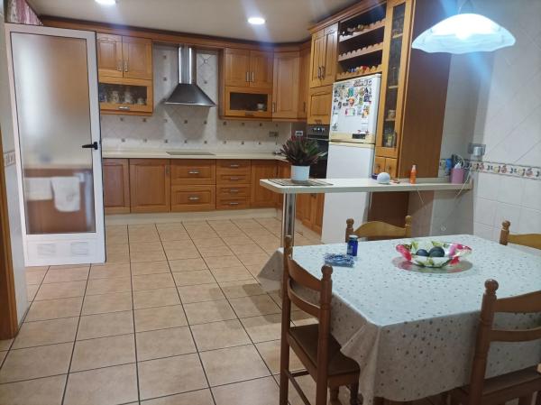 Casa independiente en calle José Cartagena