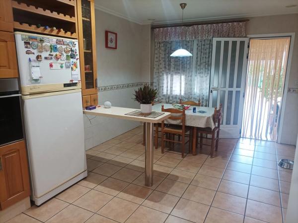 Casa independiente en calle José Cartagena