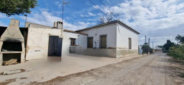 Casa independiente en Huerta / Campo Dolores