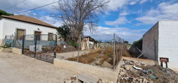 Casa independiente en Huerta / Campo Dolores