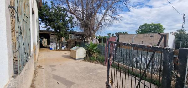 Casa independiente en Huerta / Campo Dolores