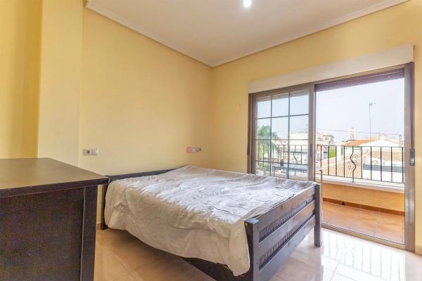 Casa independiente en calle Italia