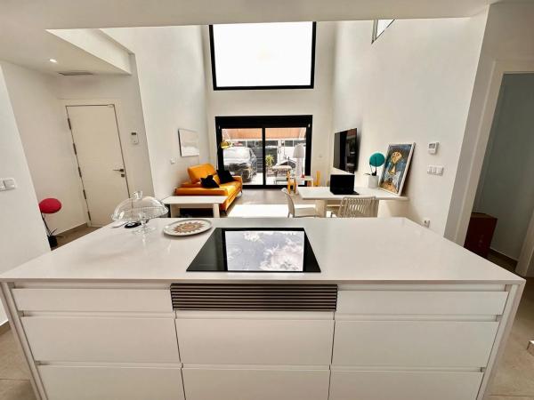 Casa independiente en avenida de la Constitución