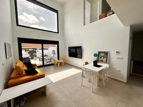 Casa independiente en avenida de la Constitución