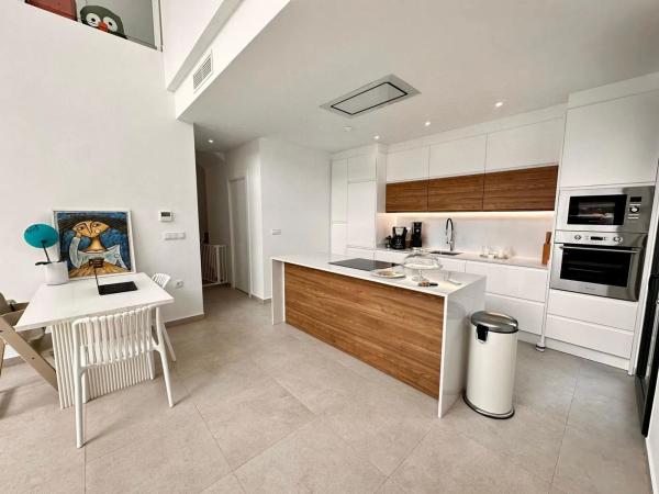 Casa independiente en avenida de la Constitución