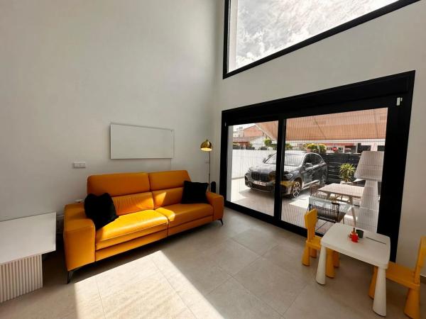 Casa independiente en avenida de la Constitución