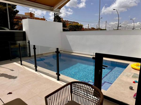 Casa independiente en avenida de la Constitución