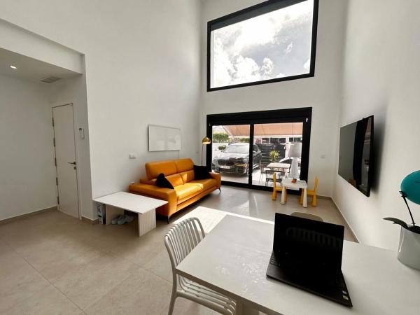 Casa independiente en avenida de la Constitución