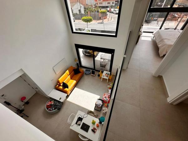 Casa independiente en avenida de la Constitución