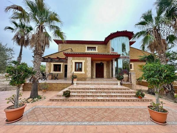 Casa independiente en avenida del Mar