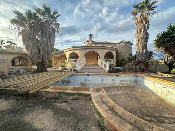 Finca rústica en calle del Mediterráneo