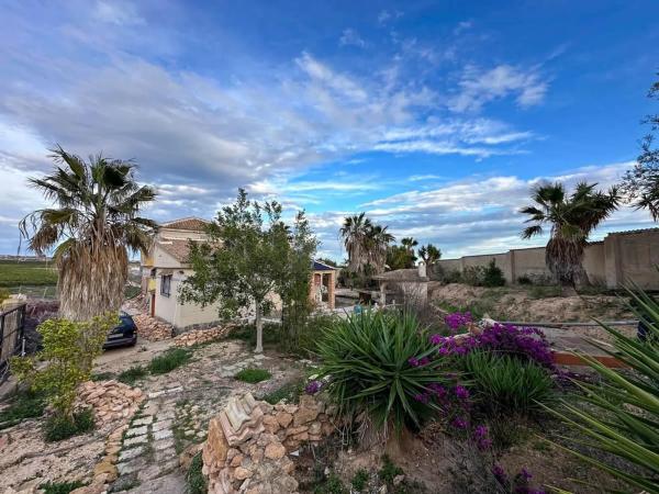 Finca rústica en calle del Mediterráneo