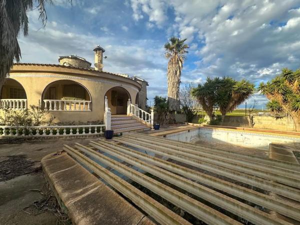Finca rústica en calle del Mediterráneo