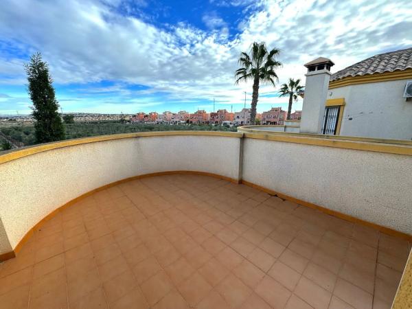 Casa independiente en calle Algarrobo