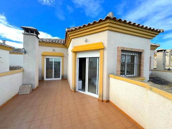 Casa independiente en calle Algarrobo