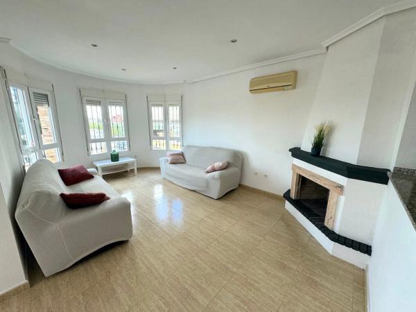 Casa independiente en calle Algarrobo