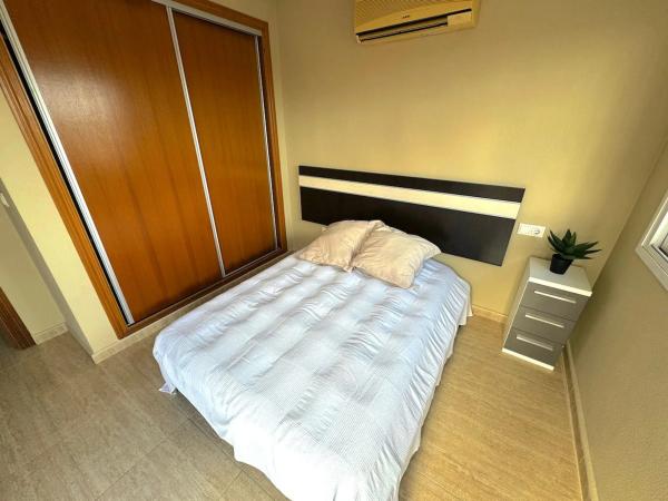 Casa independiente en calle Algarrobo