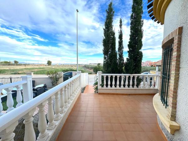 Casa independiente en calle Algarrobo