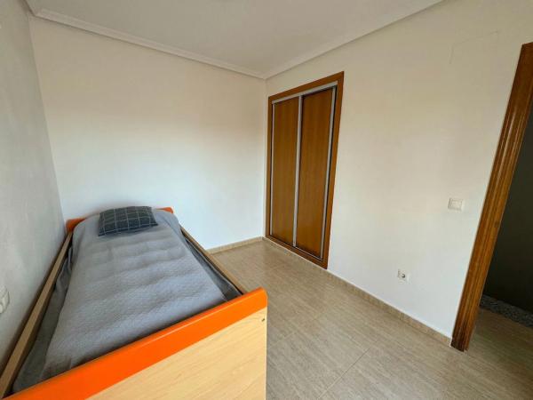 Casa independiente en calle Algarrobo