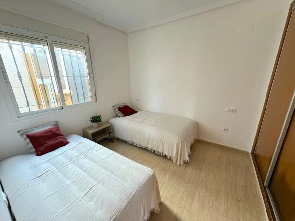 Casa independiente en calle Algarrobo