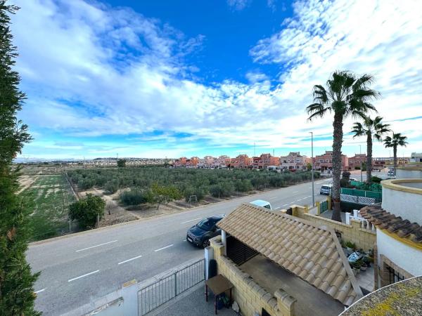 Casa independiente en calle Algarrobo