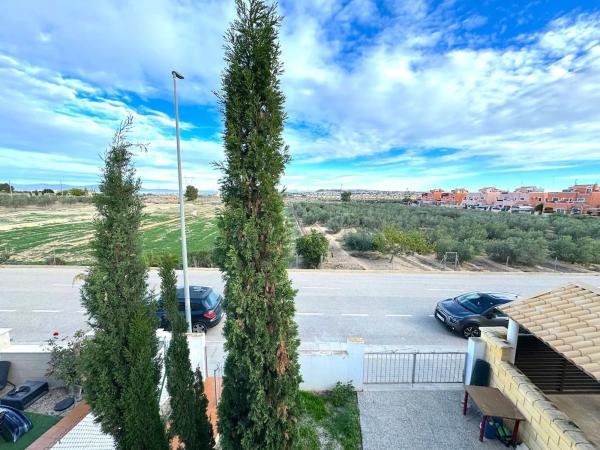 Casa independiente en calle Algarrobo