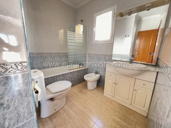 Casa independiente en calle Algarrobo